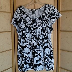 Style and Co black and white floral blouse sz L